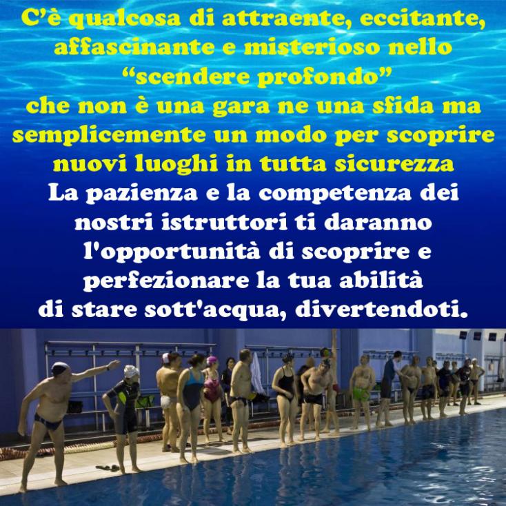 Gruppo di sub in piscina gruppo di sub nella piscina di viale piave a brescia